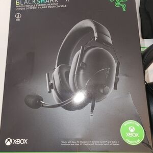 Razer BlackShark V2 X Wired Gaming Headset. Surround Sound. 3.5MM Audio Jack